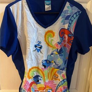 Disney Finding Dory Women’s Scrub Top Size Large